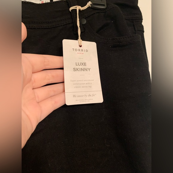 NWT Torrid Black Luxe Skinny Jeans Size 14 14R - Picture 2 of 5